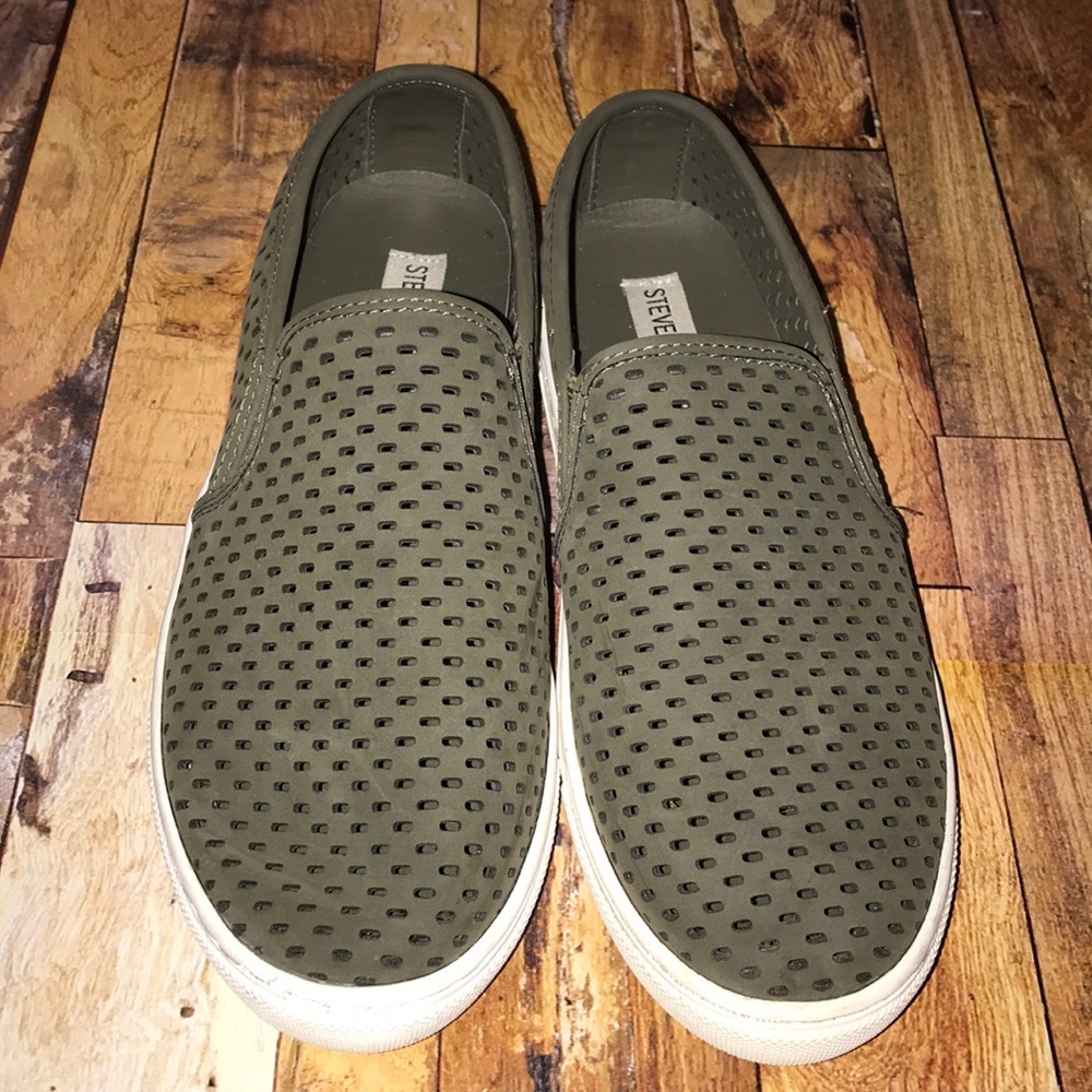Steve Madden slip on shoe